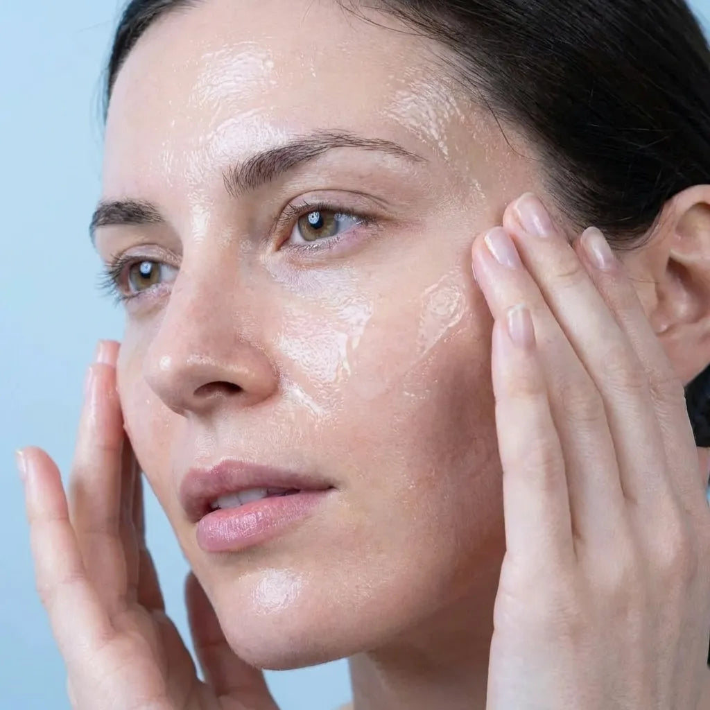 Antioxidant Facial Serum with Hyaluronic Acid